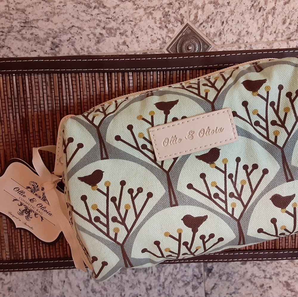 NWT Ollie & Olivia cosmetic bag
